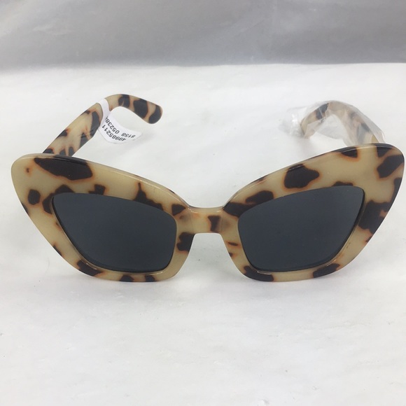 Urban Outfitters Accessories - free people Cat eye animal print sunglasses new